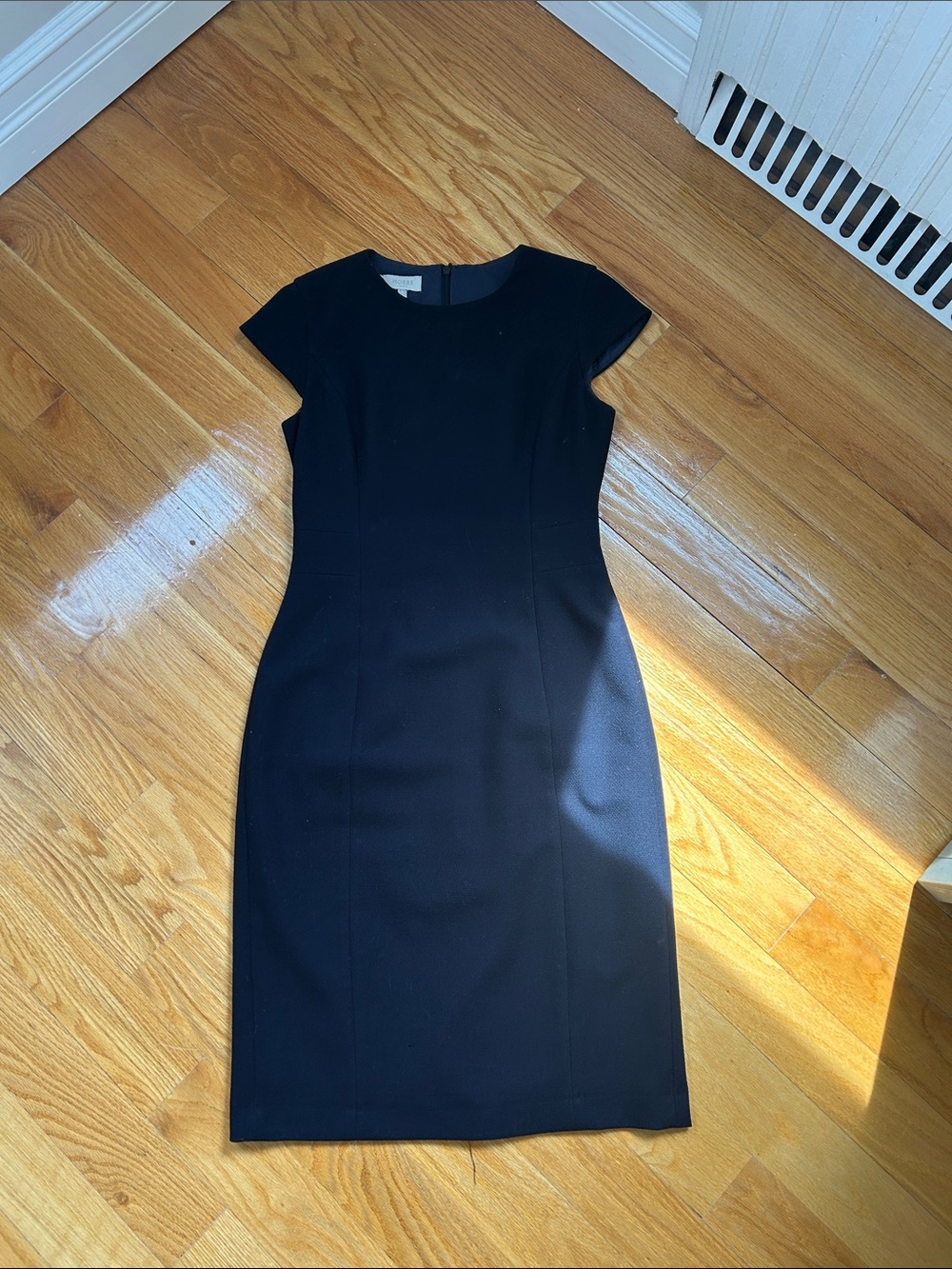 Elegant Black Cap-Sleeve Midi Sheath Dress